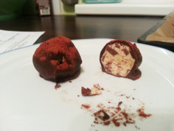 I did it again… RECIPE chocolate chip cookie dough truffles