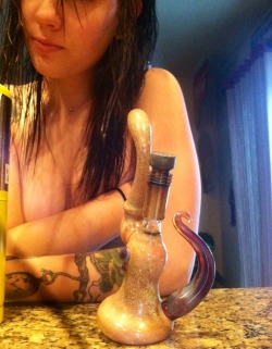 shatter-dabber:  Happy Hump Dayyyy!! Love- Kenzie and Ursula