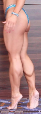 http://www.her-calves-muscle-legs.com/2015/09/michelle-jin.html