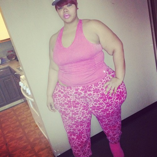 ghettogoodness:  I love this womanâ€™s thickness!!!!!!!  That’s ALOT 4 My Face 2 Explore!!