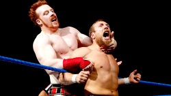 Love when sheamus does this move! So hot =D