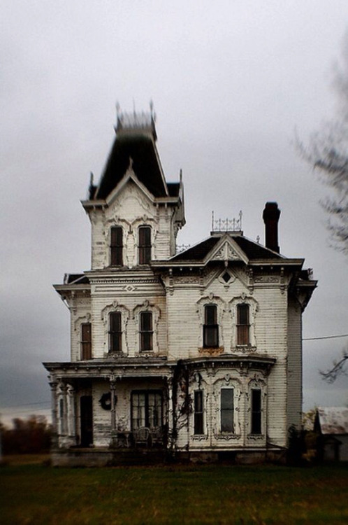 mynocturnality:  The American Gothic house in Ohio.   Looks like