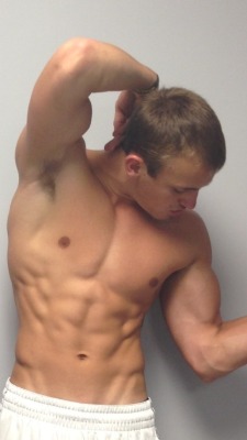 jockdays:  hungcollegedick:   I FOLLOW BACK 100%  Hot studs,