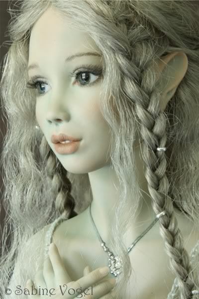 hazedolly:  “Fee"  One of a kind porcelain ball-jointed art doll by German artist Sabine Vogel. Source 