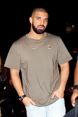 celebritiesofcolor:  Drake at Radio Star Karaoke Lounge in NYC