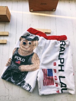 yung-smoov:  agent3li:  Polo Ralph Lauren shorts made from towels.