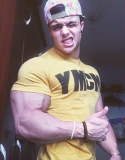 keepemgrowin:  “Check out these guns… almost 20 inches. 
