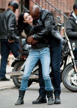 celebritiesofcolor:  Mike Colter and Krysten Ritter on the set