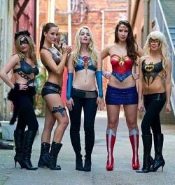 batman-bodypaint:  Batgirl and friends