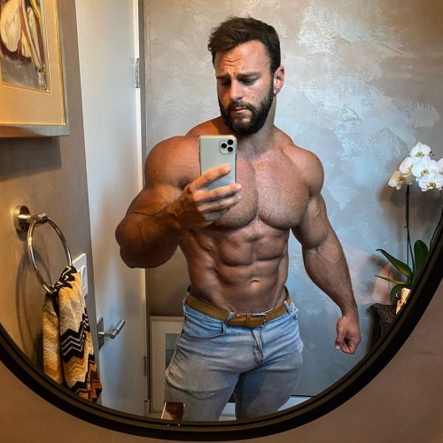rippedmusclejock:  Alpha, mirror, muscle-selfieThis is the natural