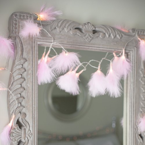 shay-gnar:  aurorasdreamerie:  Pink Fluffy Feather Fairy Lights   i need deez