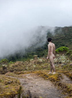 dekanuk:dekaNuk’s archive of naked exhibitionist men
