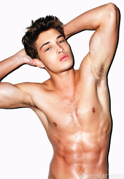 famousmeat:  Francisco Lachowski’s shirtless serious-face.