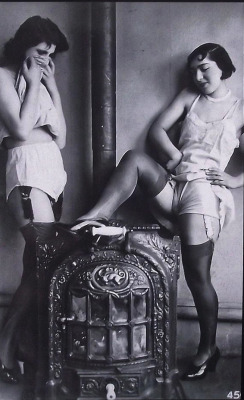 maudelynn:  Feeling Hot Hot Hot!  1920s risque postcard from