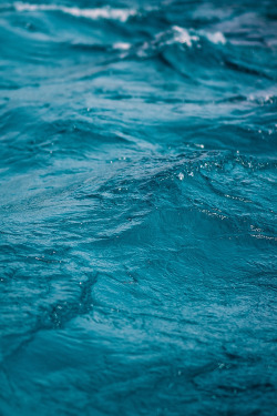 caitlingillam:  Deep Blue {by Mahin Fayaz on Flickr} 