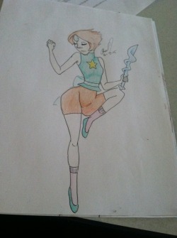 sw33tbroshellablog:I drew pearl for the first time today and