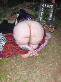 ssbbwsnakecharmer:  This is Snake Charmer, a gothic exotic SSBBW