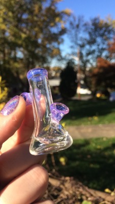 kawaiidabber:  Tiny functional bong pendant by @dbkglass 💜✨