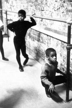 psl:  thotayatollah:  N.Y.C., Harlem, neighborhood ballet class,