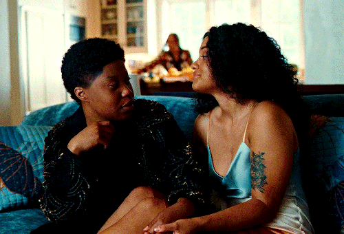 anderwater:  Dominique Fishback and Kiersey Clemons as TONY &