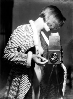furtho:Marianne Breslauer’s Self-Portrait, Berlin, 1931 (via