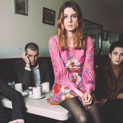 alexanderchowstuart:  Ellie Rowsell of #WolfAlice interviewed
