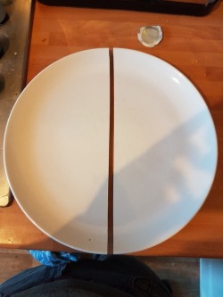 diary-of-a-chinese-kid:  The plate broke exactly in half