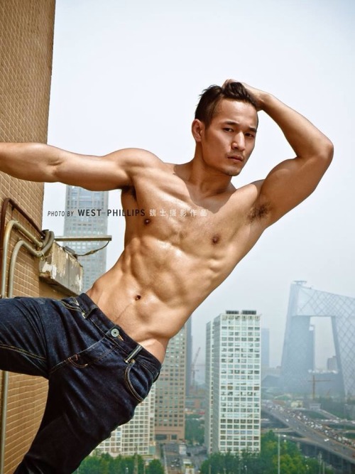 bbbtm13:Fitness Model from China, Leo 陳林鑫, by West Phillips Reblog & follow me for more surprise!  
