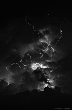 darkphotographs:  Dark   Current mood