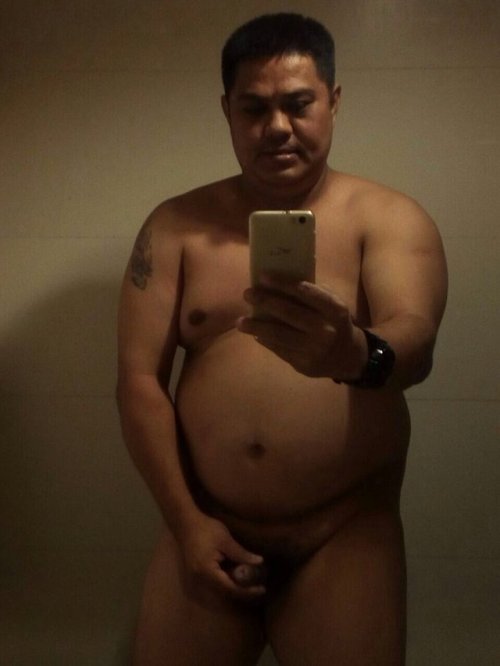 peminat-abah: adham27:   kukubimablog:  Very nice body…pasti bottom sb kontol kecil  Saya nak   Ni sedap body daddy ni. 