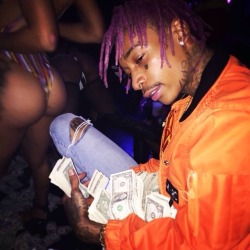 king-joaquin:  juug-papi:  TRAP WIZ  aint nobody worried bout