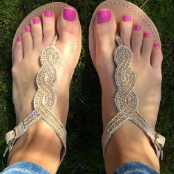 lovinsexy-feet:  ifeetfetish:  S/O to @hannahjwebb for letting