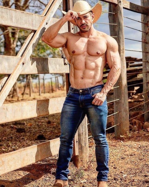 maschio61:  http://maschio61.tumblr.com/archivethanks for following