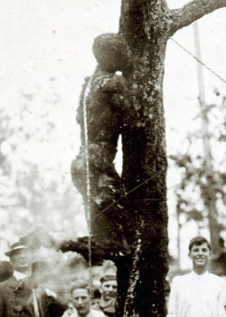 historicpork:  The lynching of Jesse Washington.Washington was