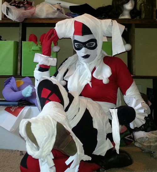 enasnivolzcosplay:  How dâ€™ya like my costume for Harleyween?? ;D    Wellâ€¦ puddin wouldnâ€™t let me leave our Ha-hacienda ta get a real Halloween costume cuz Bat breath is on the prowl. So I borrowed some toilet paper from the goons! Iâ€™M A MUMMY!!!