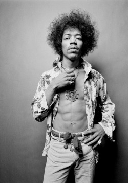 babeimgonnaleaveu: Jimi Hendrix photographed by Donald Silverstein,