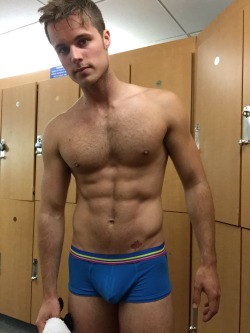 underlads: The hottest guys in their underwear at UNDERLADS with