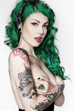 tattoosxandxmischief:  Victoria in colour by Zylberberg