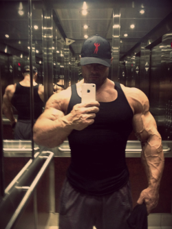 musclegods2:  I would so like to be trapped in this elavator