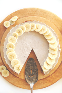 vegan-yums:  Raw vegan cakes~ Raw vegan banana cream pie Blueberry