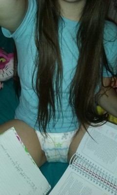 perfectlymadprincessalice:Being a good girl and doing my homework