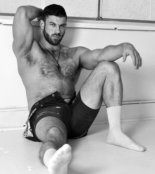 alejodickhead:FOLLOW ME https://www.instagram.com/beardedchallenge/