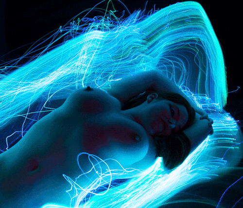 ryansuits:  Light Painting Nudes - new 3D ViewMaster Reel now available on Etsy! Models featured in this reel include London Andrews, Sierra McKenzie, P-chan, Carina Shero, Smurfasaur, Freshie Juice, Miss Scarlett Storm, Mawiyah B, and Ashriiketchum.