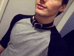 gayboykink:  Seriously, I’ve been wearing my collar for days