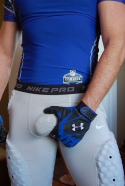 collegejocksuk:  Has plenty to give … Nike Compression and