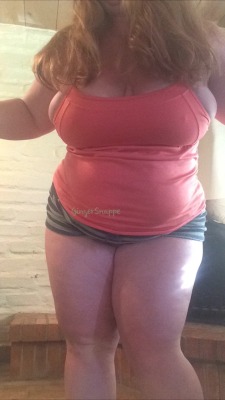 gingersnappe:  Just a chubby girl in short shorts..