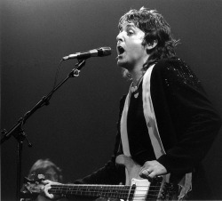 misanthrope1993:20/∞ pictures of Paul McCartney that ruined