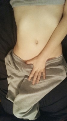 g1rlnextd00r:  Trying to make sweatpants look sexy… Can ANYONE