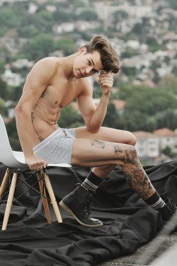 lesguys:Leonardo Possatti by Hudson Rennan