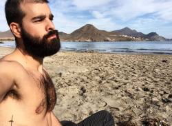 beardburnme:  “Happy new year from beach, a todos aquellos